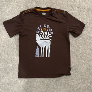REI kid T-shirt size s 8